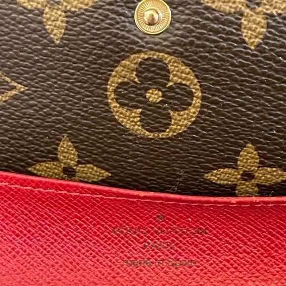 Louis Vuitton Emilie Wallet - Picture 4 of 13